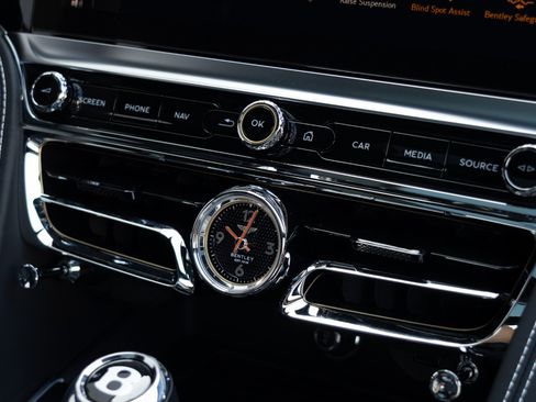 Used 2024 Bentley Flying Spur V8 image 48