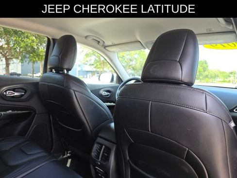 Used 2019 Jeep Cherokee Latitude Plus FWD image 12