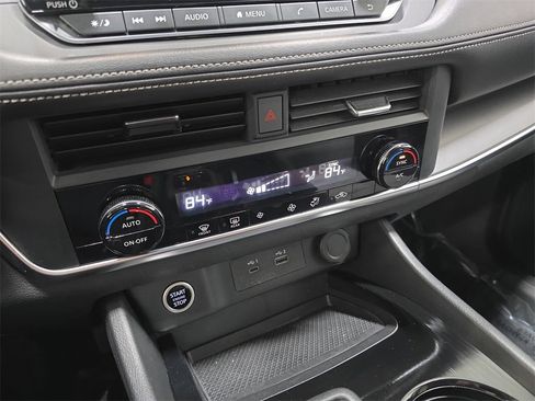 Used 2023 Nissan Rogue SV image 24