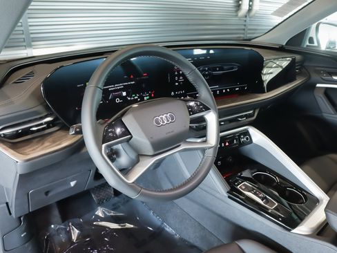 New 2025 Audi Q5 Premium image 17