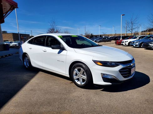 Used 2022 Chevrolet Malibu LS image 3
