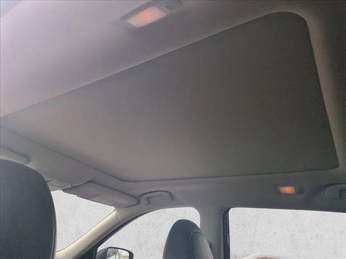 Used 2020 Nissan Rogue SL w/ Premium Package image 19