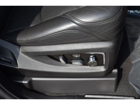 Used 2019 Cadillac Escalade ESV Platinum image 33