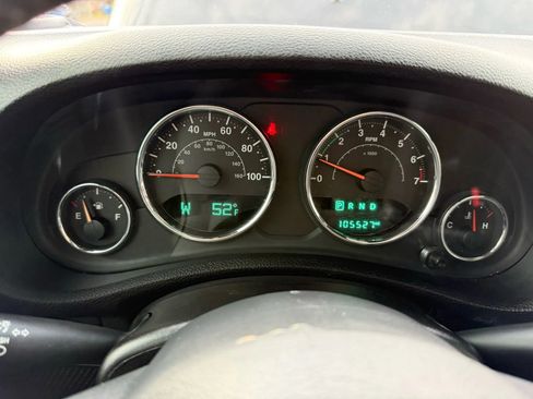 Used 2015 Jeep Wrangler Unlimited Rubicon w/ Connectivity Group image 40