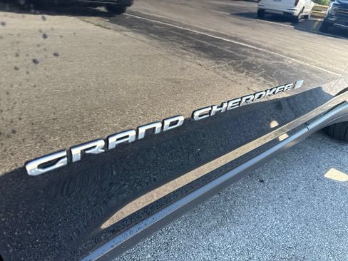 Used 2021 Jeep Grand Cherokee L Laredo w/ Luxury Tech Group I AWD/4WD image 50