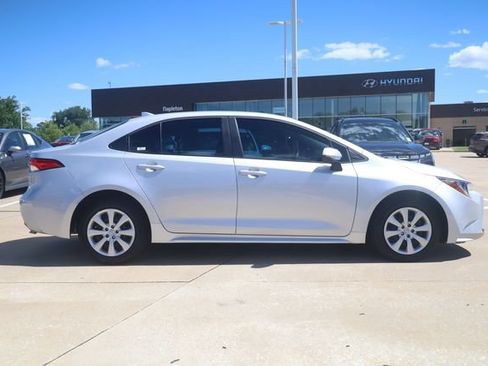 Used 2026 Toyota Corolla LE FWD image 4