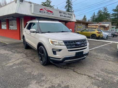 Used 2018 Ford Explorer Limited AWD/4WD image 4
