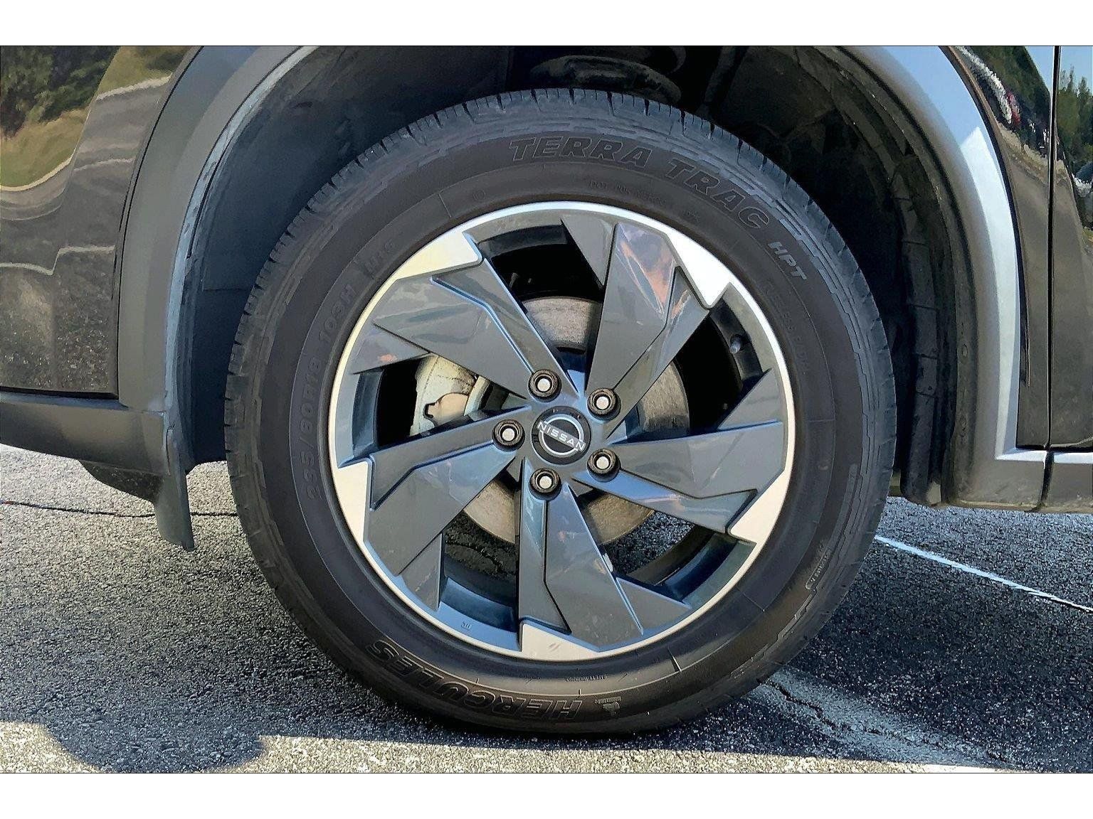 Used 2025 Nissan Rogue SV AWD/4WD image 9