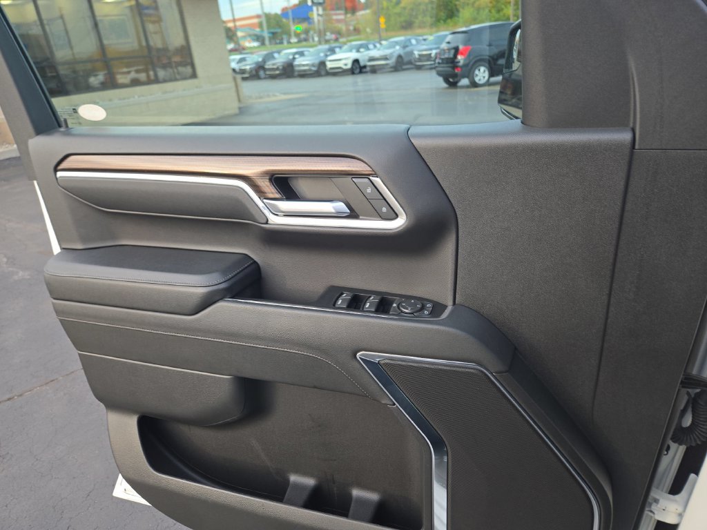 Used 2024 Chevrolet Silverado 1500 LT AWD/4WD image 16