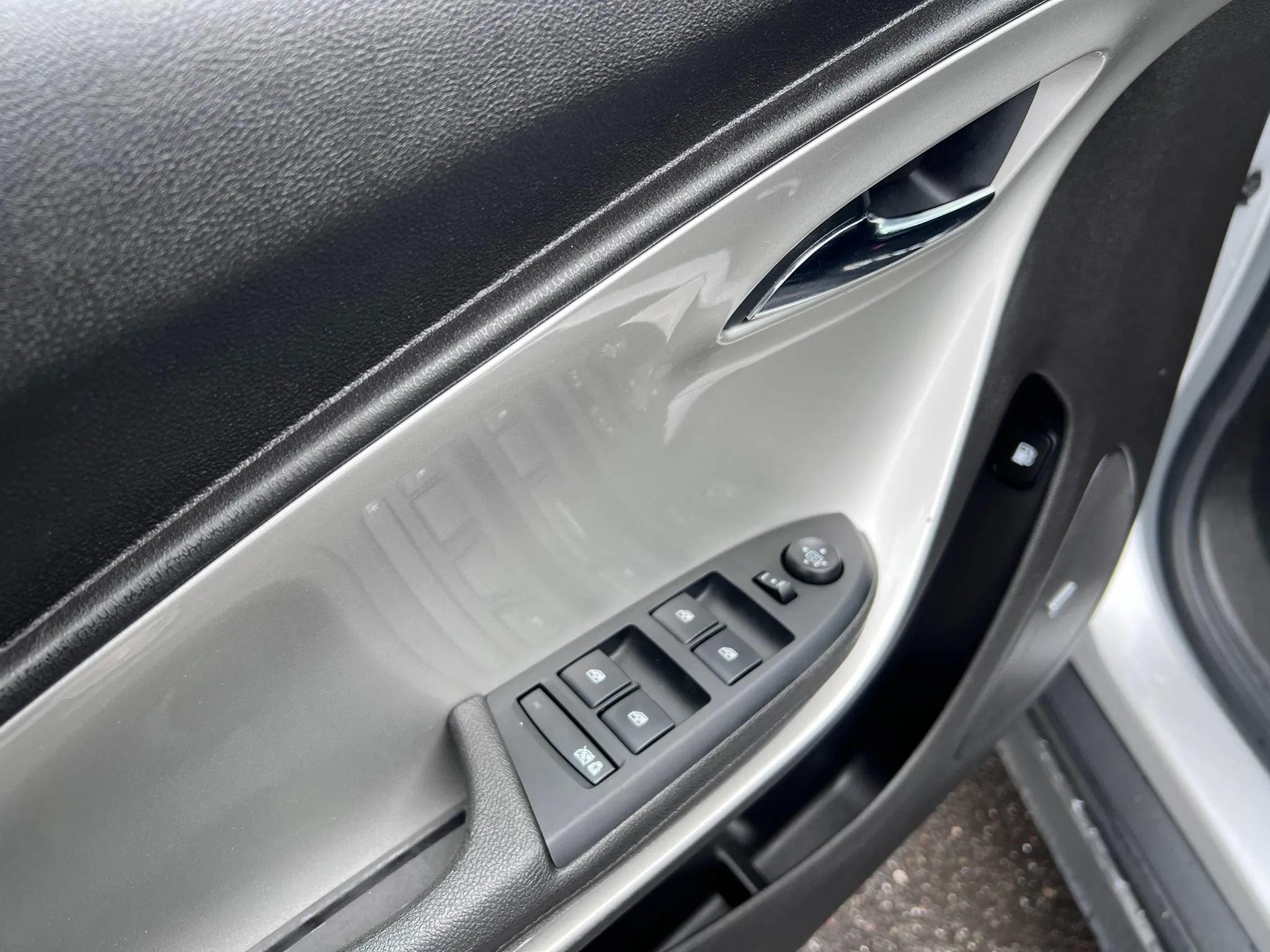 Used 2015 Chevrolet Volt Premium w/ Premium Trim Package FWD image 14