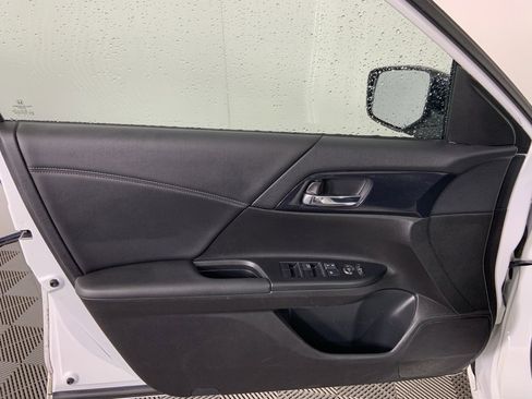 Used 2015 Honda Accord Sport image 19