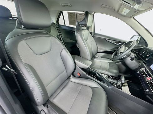 Used 2023 Kia Niro EX FWD image 27