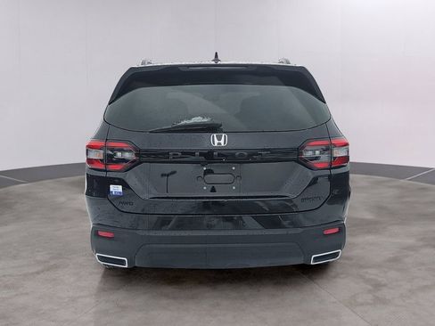 Used 2025 Honda Pilot Sport image 5