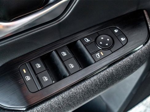 New 2025 Nissan Kicks SV image 16