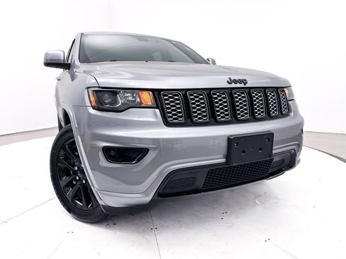 Used 2018 Jeep Grand Cherokee Altitude image 8