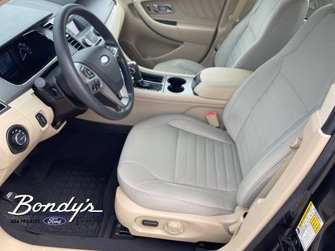 Used 2019 Ford Taurus SE FWD image 10