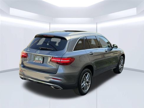 Used 2019 Mercedes-Benz GLC 300 4MATIC image 5