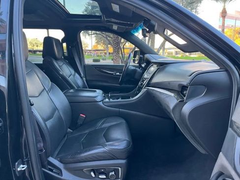 Used 2017 Cadillac Escalade ESV Platinum image 19