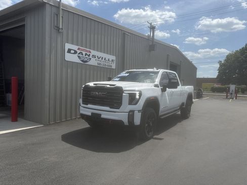 Used 2024 GMC Sierra 2500 AT4 w/ AT4 Preferred Package AWD/4WD image 4