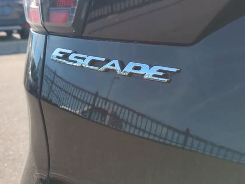 Used 2018 Ford Escape Titanium image 12