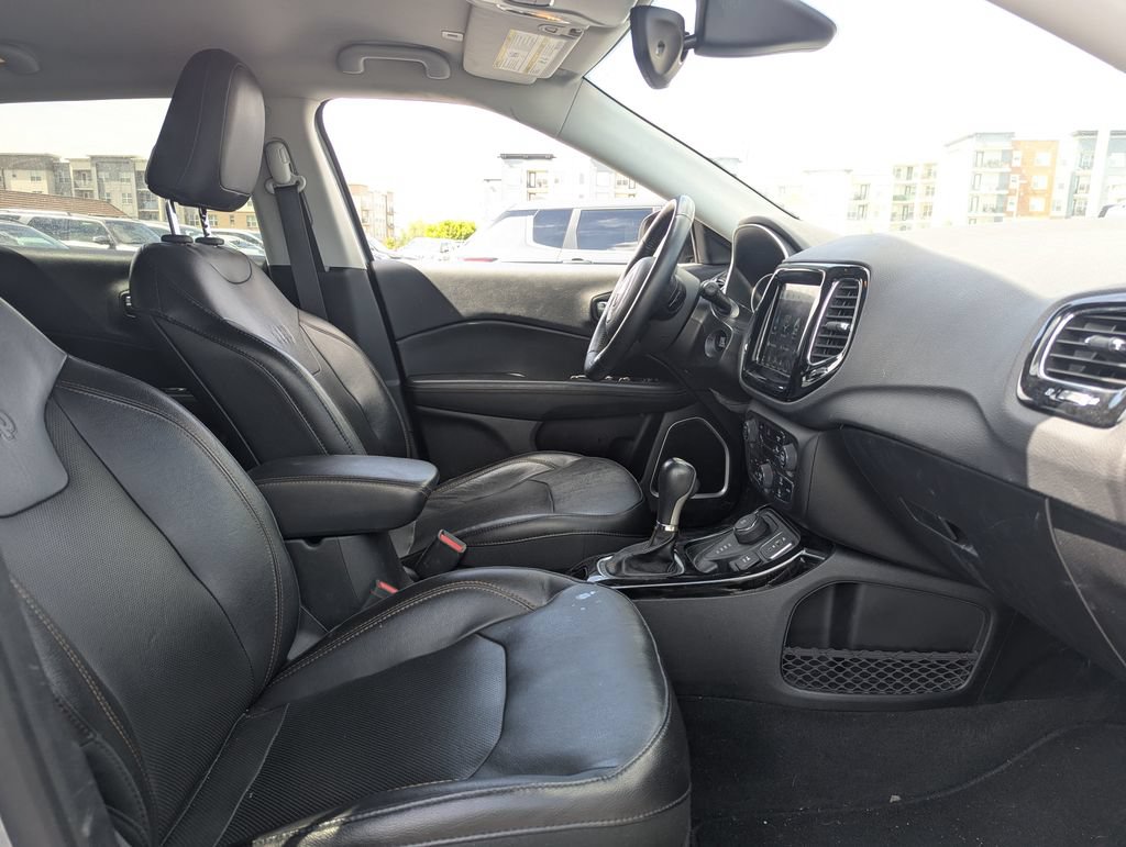 Used 2018 Jeep Compass Limited w/ Navigation Group AWD/4WD image 30