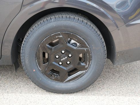 Used 2025 Kia Carnival FWD image 15