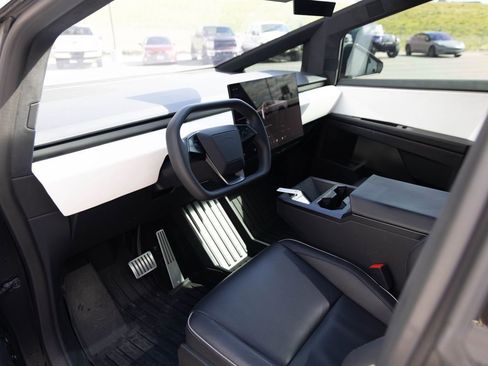 Used 2024 Tesla Cybertruck AWD Crew Cab image 4
