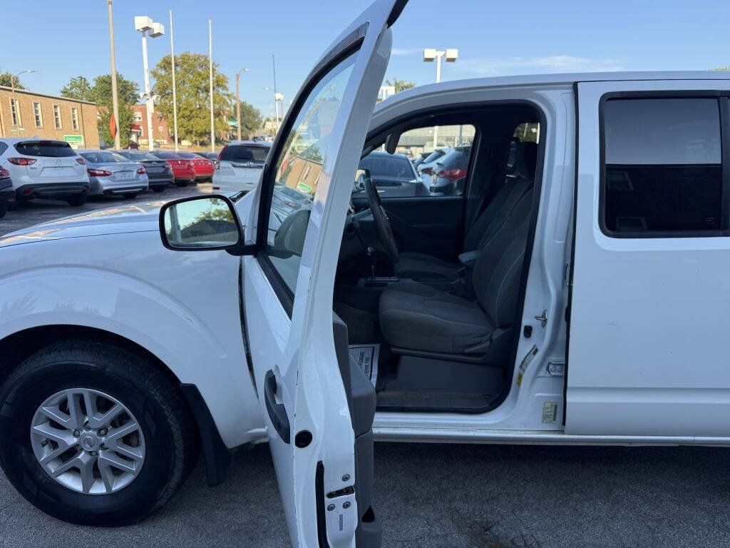 Used 2017 Nissan Frontier SV w/ SV Value Truck Package RWD image 14