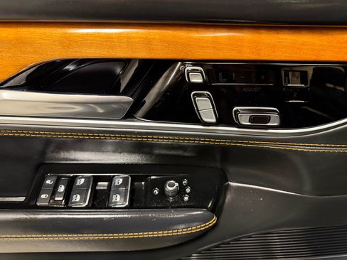 Used 2022 Jeep Grand Wagoneer Series III w/ Rear Seat Video Group 1 image 13