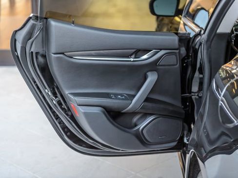 Used 2018 Maserati Ghibli GranSport image 53