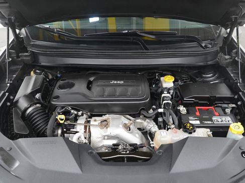 Used 2020 Jeep Cherokee Trailhawk w/ Comfort/Convenience Group image 31