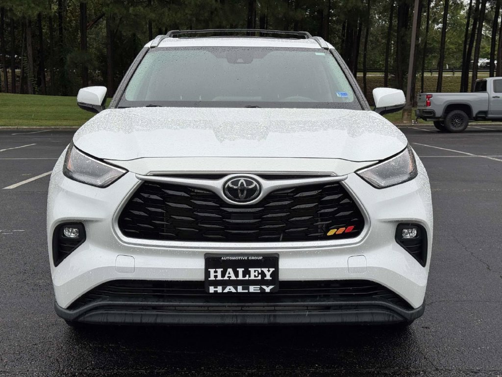 Used 2022 Toyota Highlander XLE AWD/4WD image 26
