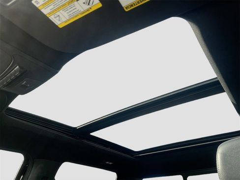 Used 2022 Ford F250 Lariat w/ Tremor Off-Road Package image 21