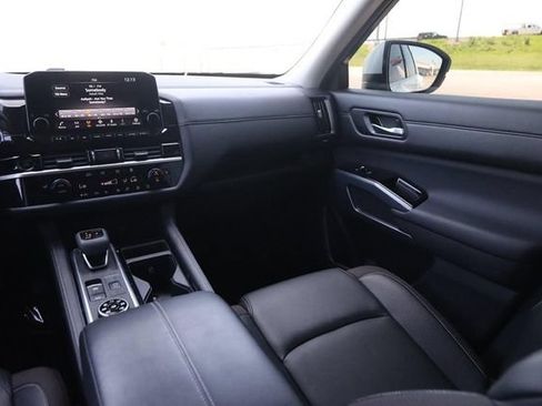 Certified 2025 Nissan Pathfinder SL AWD/4WD image 26