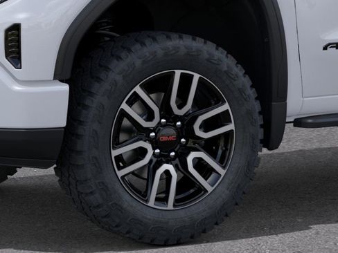 Used 2024 GMC Sierra 1500 AT4 w/ Technology Package AWD/4WD image 9