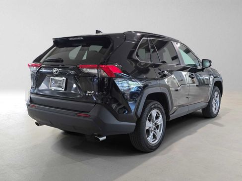 Used 2025 Toyota RAV4 XLE AWD/4WD image 3