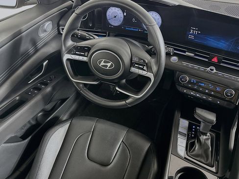 Used 2024 Hyundai Elantra Limited image 6