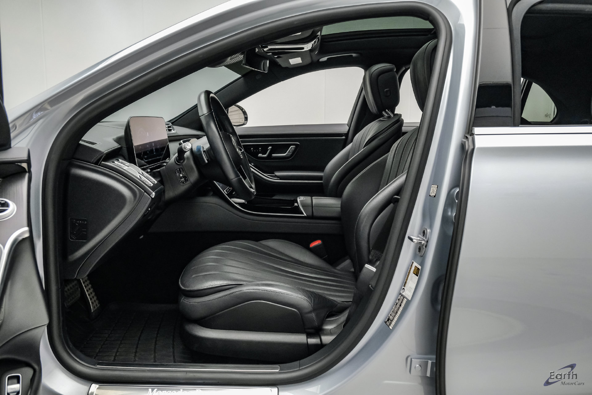 Used 2022 Mercedes-Benz S 580 4MATIC Sedan w/ AMG Line Package image 47
