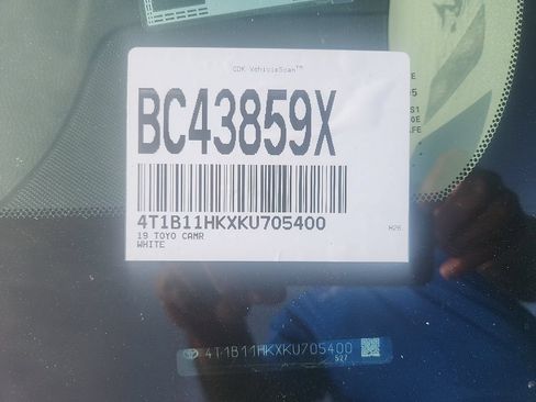 Used 2019 Toyota Camry SE w/ Carpet Mat Package FWD image 5