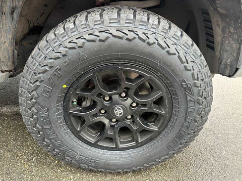 Used 2021 Toyota Tacoma SR5 AWD/4WD image 4