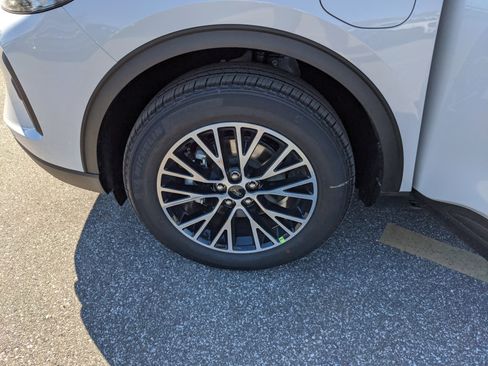 New 2026 Ford Escape SE w/ PHEV Premium Package image 32