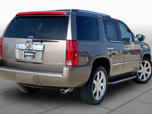 Used 2014 Cadillac Escalade Luxury RWD image 11