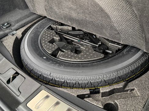 Used 2026 Land Rover Range Rover Evoque Dynamic SE image 15