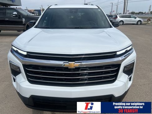Used 2025 Chevrolet Traverse LT image 11