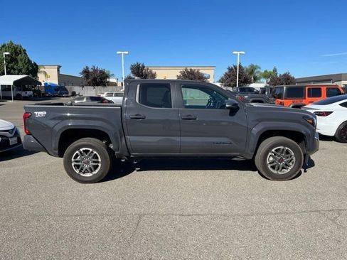 Used 2025 Toyota Tacoma TRD Sport w/ TRD Sport Upgrade Package AWD/4WD image 2