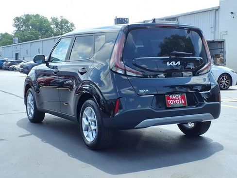 Used 2025 Kia Soul LX FWD image 4