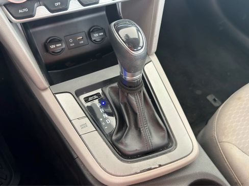Used 2020 Hyundai Elantra SEL FWD image 29