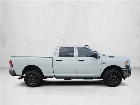 Used 2024 RAM 2500 Tradesman w/ Chrome Appearance Group AWD/4WD image 4