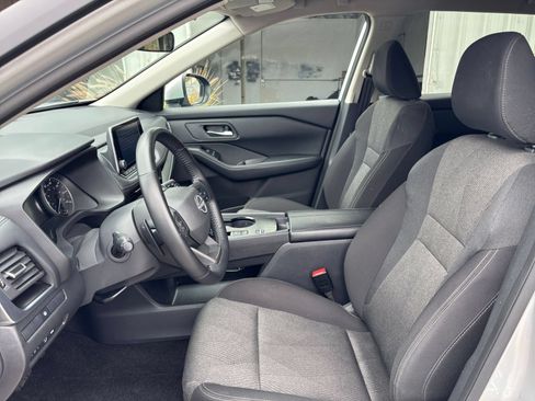 Used 2025 Nissan Rogue SV FWD image 29
