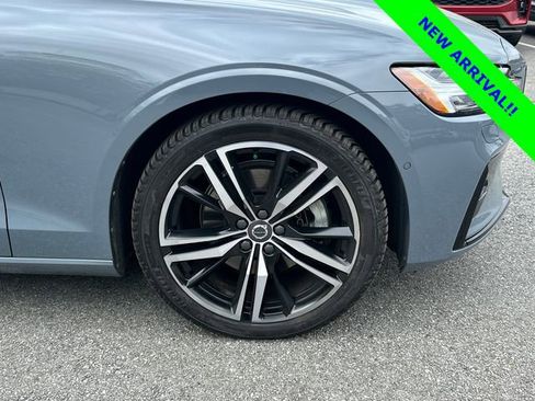 Used 2022 Volvo S60 B5 R-Design image 12